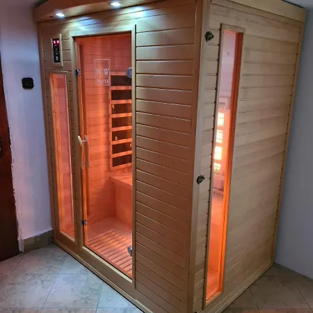 Naskarpie Jacuzzi Sauna Basen Apartment *