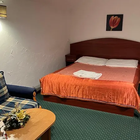 Larysa Agro Bed & Breakfast *