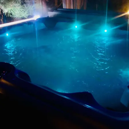 Apartment Naskarpie Jacuzzi Sauna Basen *