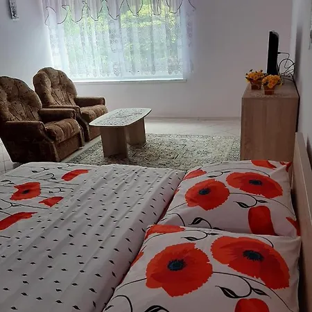 Ucherek Apartment *