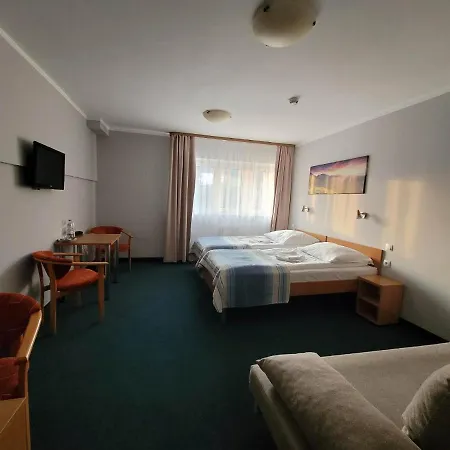 Hotel *** Nat