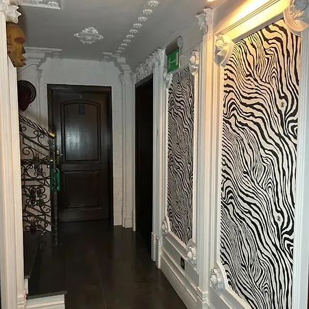 Bed & Breakfast Safari House - *