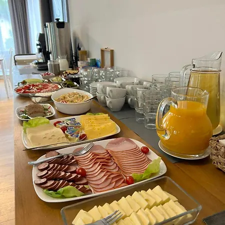Bed & Breakfast Klonowa *