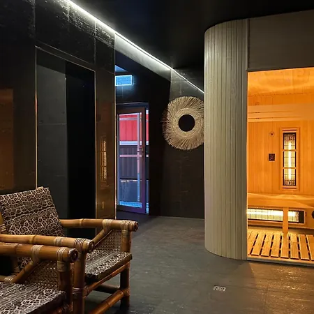 Bed & Breakfast Safari House - *