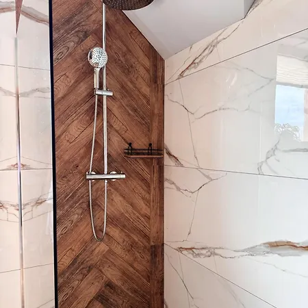 Apartment Na Soszowie: Scenic Retreat With Hot Tub & Sauna, Near Slopes *