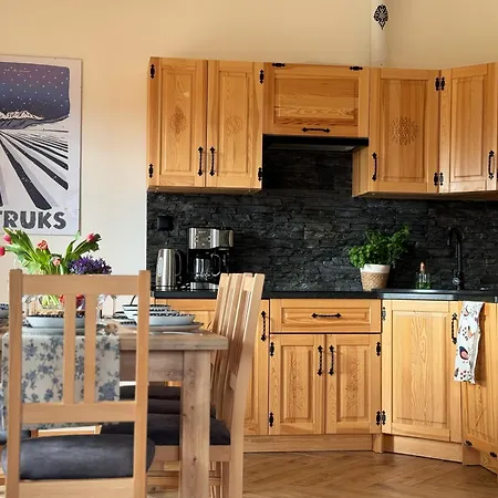 Apartment Na Soszowie: Scenic Retreat With Hot Tub & Sauna, Near Slopes
