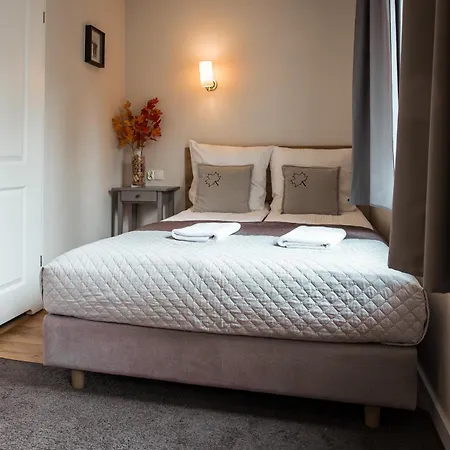 Bed & Breakfast Klonowa *
