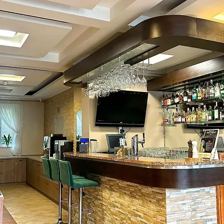 Centrum Green Hill Business & Spa Resort 3*