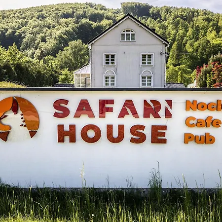 Safari House - Bed & Breakfast Wisla