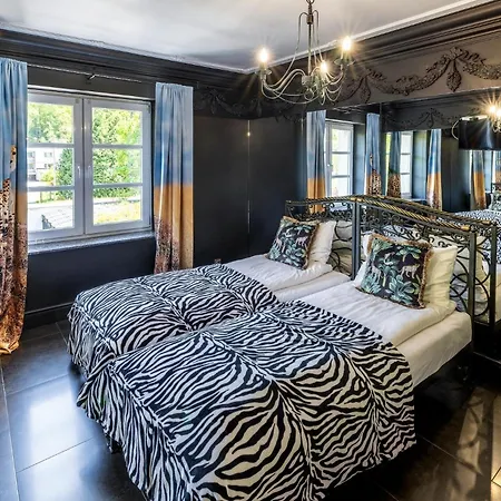 Safari House - *