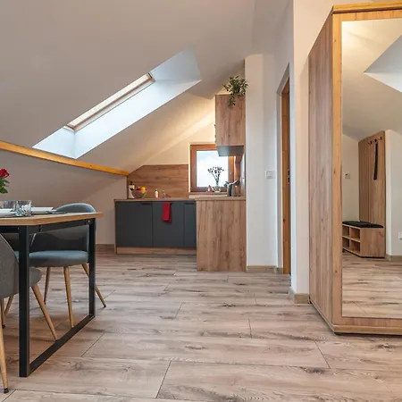 Apartment Krzywa 8 *