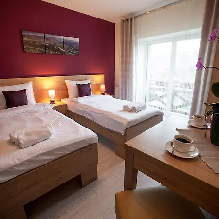 Bed & Breakfast Rezydencja Pod Ochorowiczowka 3*