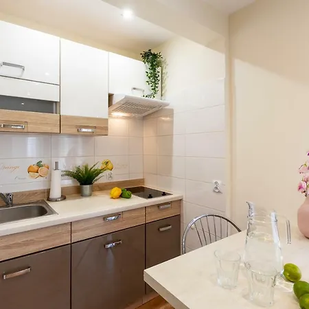 Apartament I Pokoje Goscinne U Lusi *