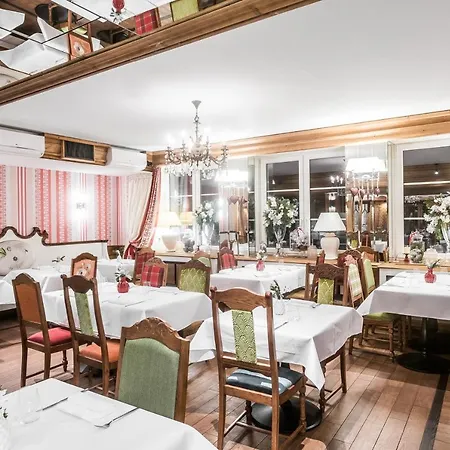 Hotel Aries & 4*